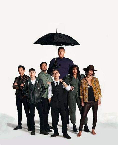 The Umbrella Academy Aesthetic, Tua Aesthetic, Umbrella Academy Cast, Academy Umbrella, Funny Umbrella, Height Difference, Robert Sheehan, Best Umbrella, Umbrella Art