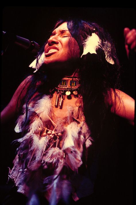 Buffy Sainte Marie, An Officer And A Gentleman, Folk Musician, Joe Cocker, Sainte Marie, The First Americans, Indigenous People, Native American History, St Mary