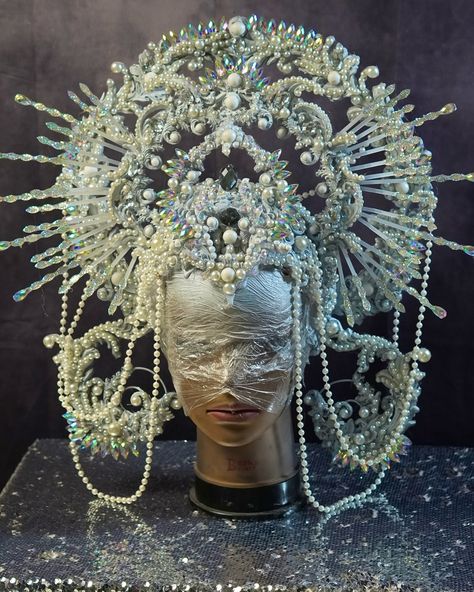 Headpieces and etc.. #picoftheday #fashionshow #art Wearable Art Headpieces, Head Piece Fashion, Head Piece, Wearable Art, Headpiece, Persona, Fashion Show, Quick Saves, Art