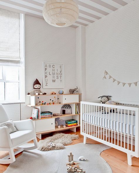 Nursery Striped Ceiling, Mommo Design, Gender Neutral Baby Nursery, Ideas Habitaciones, Baby Nursery Neutral, Nursery Style, White Nursery, Beautiful Nursery, Gender Neutral Nursery