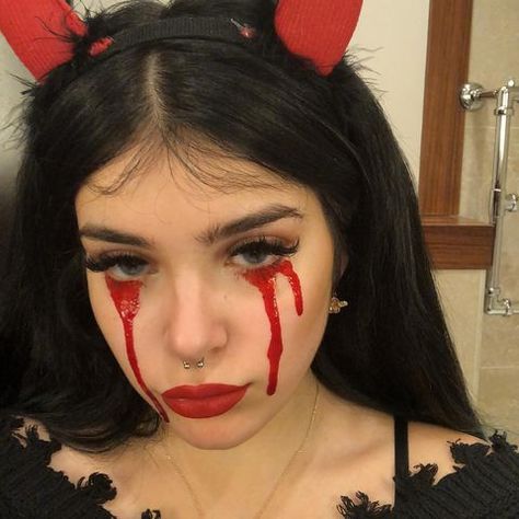 Devil Makeup Halloween, Girl Halloween Makeup, Badass Halloween Costumes, Devil Makeup, Holloween Makeup, Cute Halloween Makeup, Punk Makeup, Hot Halloween Outfits, Amazing Halloween Makeup