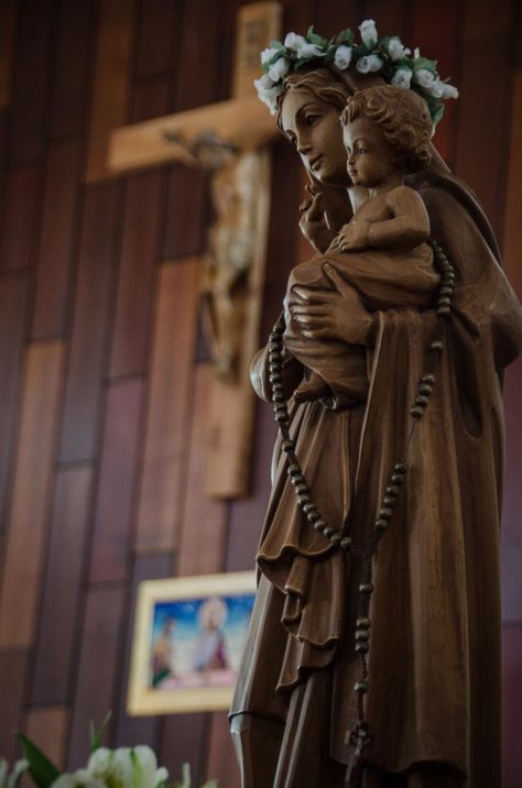 Mother Mary Wallpaper, Blessed Mother Statue, Mother Mary Images, Catholic Pictures, Virgin Mary Statue, Mama Mary, Mary Statue, Catholic Images, Art Sacre