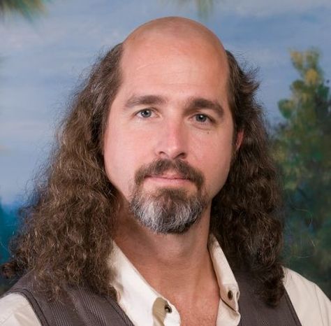 Skullet Haircut, Balding Long Hair, Space Trucker, Man Tips, Haircuts For Balding Men, List Of Hairstyles, Balding Mens Hairstyles, Garden Town, Older Mens Hairstyles