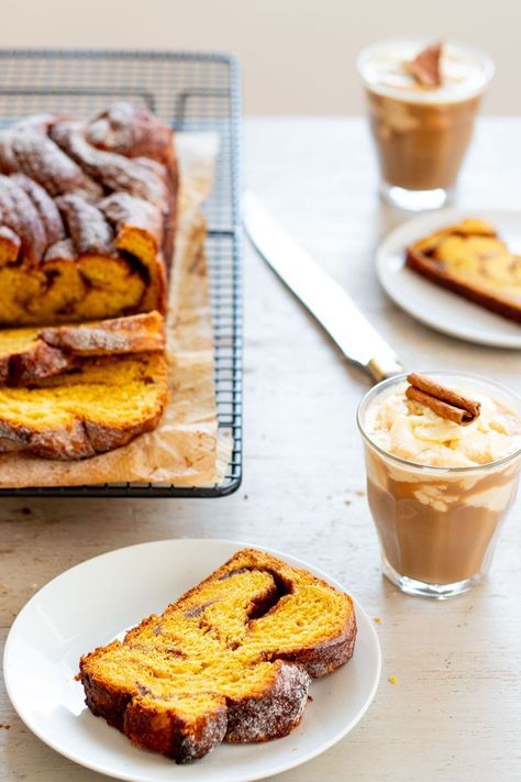 Pumpkin Babka, Pumpkin Brioche, Thanksgiving Bread, Thanksgiving Brunch, Babka Recipe, Thanksgiving Breakfast, Stuffed Bread, Chocolate Babka, Pastry Blender