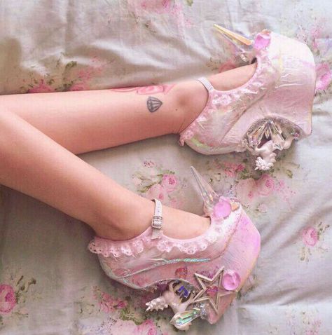 _Fotos babygirl_ #nãoficção # Não ficção # amreading # books # wattpad Aquamarine Movie, Unicorn Aesthetic, Funky Heels, Unicorn Stuff, Unicorn Shoes, Mode Shoes, Gold Platforms, High Heels Boots, Kawaii Shoes