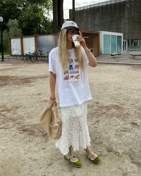 favorite skirt of the season🤭 skirt @bershka shoes @pullandbear cap @pullandbear Skirt With Hat Outfit, Lace Skirt And Tshirt, Lacy Skirt Outfit, Skirt With Tshirt, Tshirt And Skirt, Lace Skirt Outfit, Artistic Outfits, Bershka Shoes, Graphic Tshirt Outfit