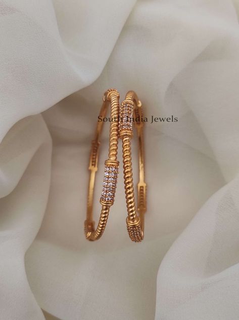 Jewelry Design Bangle, 6 Bangles Set Gold, Weight Less Gold Bangles, Antique Gold Bangles Design Simple, Elegant Bangles Gold, Trendy Bangles Gold, Four Bangles Set Gold, Stone Bangle Designs, Gold Bangles Set Of 4 Indian