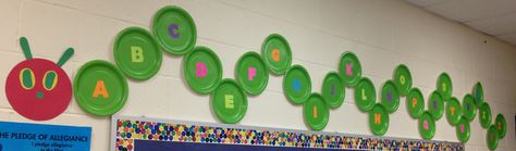 Each preschooler picks a plate and then verbally identifies the letter they chose (letters of the alphabet are glued onto dollar tree green plates). We work together to put our Hungry Caterpillar in alphabetical order. It is then proudly displayed above our bulletin board. Eric Carle Classroom Theme, Hungry Caterpillar Classroom, Eric Carle Classroom, Opening A Daycare, Birthday Board Classroom, Board Classroom, Preschool Bulletin, Preschool Classroom Decor, Preschool Bulletin Boards