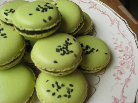 Macaron Flavors, French Macaroons, Macaron Recipe, Baking Project, Asian Flavors, Asian Desserts, Black Sesame, Eclairs, Sesame Seeds