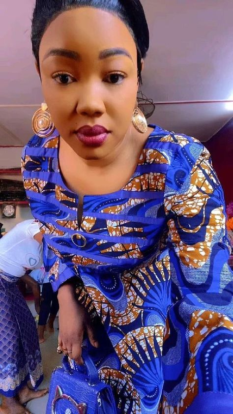 Kampala Kaftan Styles For Women, Modele Wax, Model Wax, Boubou Styles For Women, Kitenge Fashion, Bubu Gown Styles, Ankara Skirt And Blouse, 2piece Outfits, Afrikaanse Mode