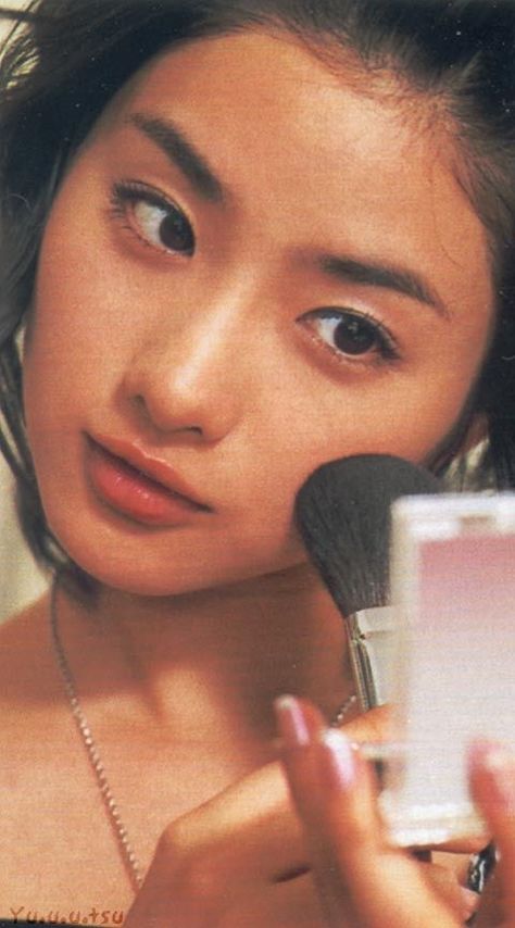 90’s Hairstyles, Satomi Ishihara, Korean Hair Color, Japanese Makeup, Chanel Beauty, 90s Hairstyles, Jewelry Accessories Ideas, Spring Beauty, Pretty Makeup