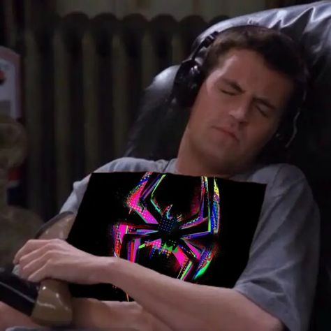 Spider Sona Aesthetic, Miles Morales Music, Miles Morales Real Life, Spiderman With Headphones, Spiderman Headphones, Miles Core, Spiderverse Aesthetic, Miles Morales Aesthetic, Spiderman Across The Spider Verse