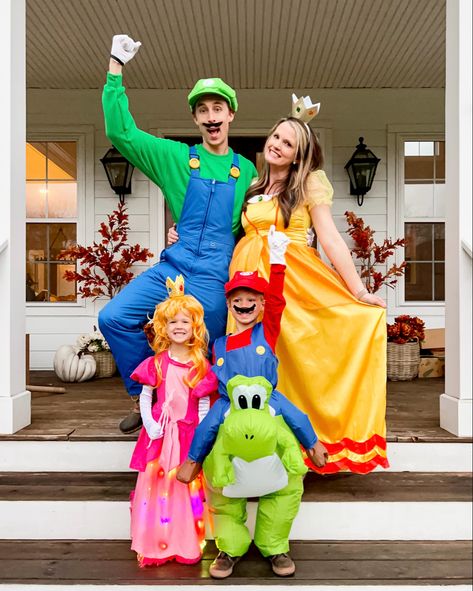 Mario Brothers Family Halloween Costumes, Mario Kart Family Halloween Costumes, Mario Bro Family Costume, Diy Mario Family Costumes, Mario And Luigi Family Costumes, Familycostume Ideas, Mario Bros Halloween Costumes Family, Mario Bros Costume Family, Super Mario Bros Halloween Costumes