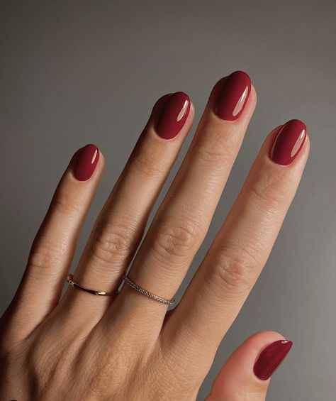 Short Rounded Acrylic Nails, Rounded Acrylic Nails, Short Round Nails, Short Nail Manicure, Lilac Nails, Nagellack Trends, Classy Nail Designs, Red Nail Polish, Short Nail