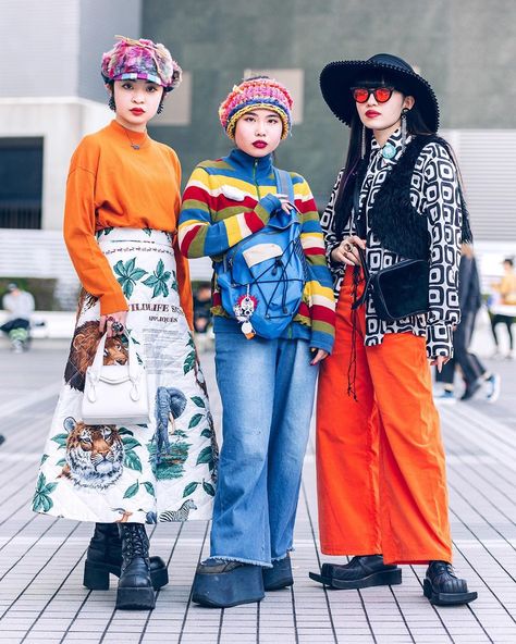 13.6k Likes, 47 Comments - Harajuku Japan (@tokyofashion) on Instagram: “Japanese students Manami (@mamo.manami), Sakurako (@illbabigstar) and Sakura (@sakura__ra_ra) on…” Japanese Outfits Street Style, Pixel Monster, Colorful Street Style, Street Style Tokyo, Bunka Fashion College, Asian Street Fashion, Japan Fashion Street, Japanese Street Style, Harajuku Fashion Street