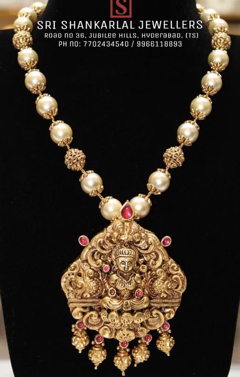 Gundla Mala, Lakshmi Pendant, Pearl Jewelery, Ruby Necklace Designs, Simple Necklace Designs, Baby Jewellery, Pearls Jewellery, Pearl Chains, Antique Gold Earrings