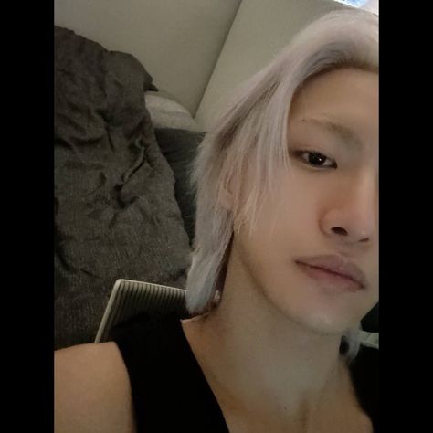 Seonghwa in Fromm chat. Seonghwa Instagram, White Blonde Hair, Ateez Seonghwa, Park Seong-hwa, Bare Face, White Blonde, Woo Young, Kpop Entertainment, Baby Mama