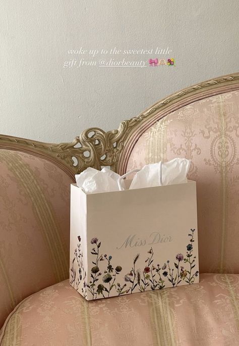 Box Bag Packaging, Luxury Box Design, Branding Mood Board Inspiration, Luxury Paper Bag, Hamper Gift Basket, Packaging Ideas Business, Small Business Packaging Ideas, Branding Design Packaging, Branding Mood Board