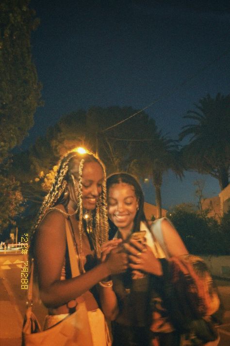 Cute Friend Poses, Femininity Aesthetic, Black Femininity, Bestie Goals, Best Bud, Gal Pal, Soul Sisters, Best Friend Goals, Summer Night