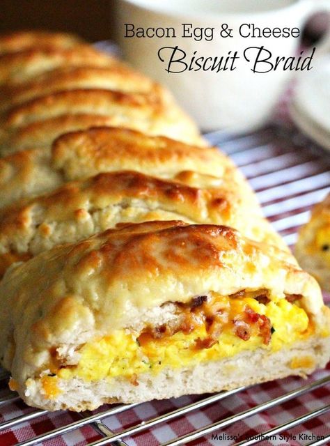 Bacon, Egg, and Cheese Biscuit Braid | Community Post: 21 Creative Ways To Eat Eggs For Breakfast Egg And Cheese Biscuit, Cheese Biscuit, Sausage Biscuits, Fingerfood Party, Bisquick Recipes, Bacon Egg And Cheese, Breakfast And Brunch, Egg And Cheese, Cheese Biscuits