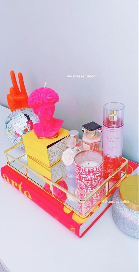 Dresser Decor Bedroom Preppy, Lauren Norris Apartment, Cute College Apartment Ideas Bathroom, Preppy Tv Stand, Bathroom Decor Preppy, Preppy Table, Preppy Side Table, Preppy College Aesthetic, Bright College Apartment