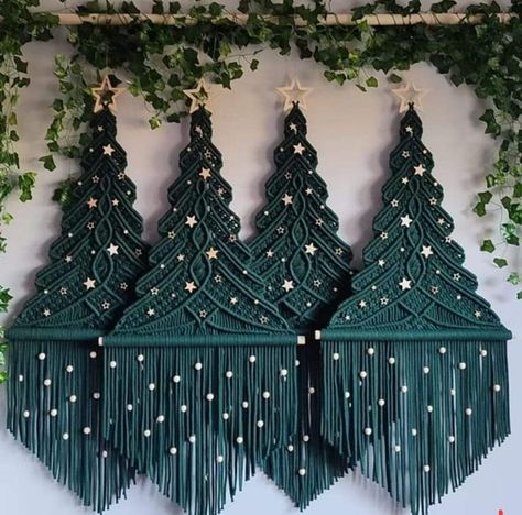 Macrame Xmas, Simpul Makrame, Pola Macrame, Macrame Knots Pattern, Macrame Wall Hanging Diy, Crochet Wall Hangings, Handmade Christmas Crafts, Diy Christmas Decorations Easy, Macrame Patterns Tutorials