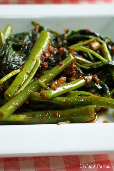 Sambal Kangkong, Kangkong Recipe, Newari Food, Sri Lankan Food, Pan Fried Fish, Sri Lankan Recipes, Indonesian Cuisine, Homemade Spices, Malaysian Food