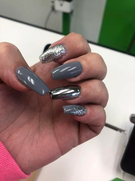 Gray And Blue Nails, Dark Grey Nail Designs, Dark Gray Nails With Glitter, Gray Nails With Glitter, Gunmetal Nails, Dark Gray Nails, Dark Grey Nails, Grey Nail, Grey Nail Designs