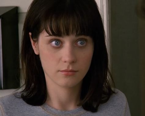 Zooey Deschanel Hair Short, Young Zooey Deschanel, Zoe Deschanel Hair, Zoe Deschanel, Zooey Deschanel Hair, Emily Deschanel, Hair 2024, Zooey Deschanel, Retro Outfits