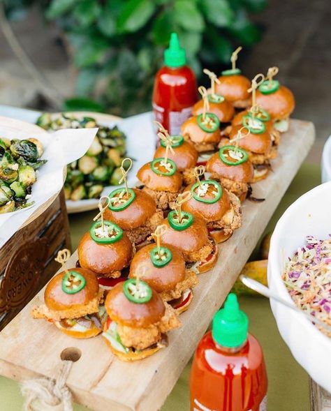 Catersource on Instagram: “Mini sliders are perfect for any cocktail party 🍔👌🏼 • @weddingwire  @lerinawinterphoto  @onyxandredwood  @seasonscateringca • #catersource…” Party Sliders, Wedding Canapes, Mini Bun, Mini Sliders, Burger Sliders, Chicken Sliders, Southern Fried Chicken, Party Catering, Party Platters