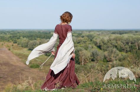 Medieval flax linen "Archeress" dress from Armstreet. Medieval Characters, Celtic Dress, Medieval Hairstyles, Goddess Outfit, Medieval Garb, Amazing Dresses, Medieval Costume, Medieval Clothing, Medieval Dress