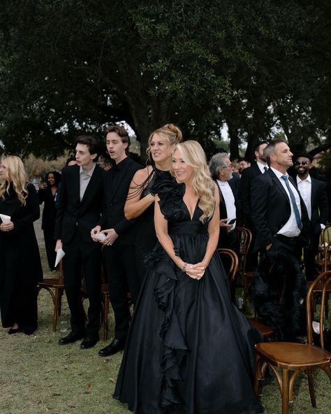 I’ll forever love a famous historic wedding venue, a black tie dress code with a monochromatic wedding party dress and floral. photographer: @katiegracenweddings digital videographer: @daydream.films venue: @pphgevents planner: @curatedeventscharleston @anniefranorris florist: @petalandpeachfloral makeup: @galyagornishka hair: @hairby_nataliya dress: @annebarge @kinsleyjamescouturebridal music:@ bunndjchs@christiebatesviolin cake: @medulce_cakes Wedding With Black Dress Code, All Black Wedding Guest Attire Dress Codes, Black Tie Wedding Mood Board, All Black Dress Code Wedding Guests, Black Dress Code Wedding Guests, Wedding All Black Dress Code, All Black Wedding Dress Code, Wedding Dress Code Ideas, Color Dress Code Wedding