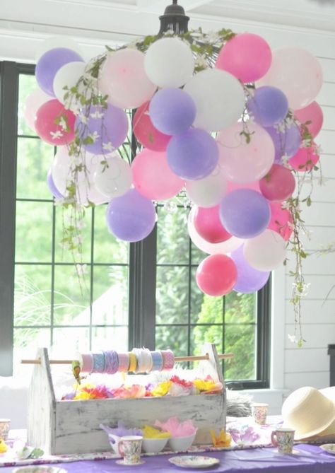 13 Balloon Chandelier DIY Ideas | Ideas for DIY Chandelier Diy Ideas, Balloon Board, Simple Balloon Decoration, Balloon Lanterns, Hanging Balloons, How To Make A Chandelier, Chandelier Diy, Balloon Chandelier, Birthday Party At Home