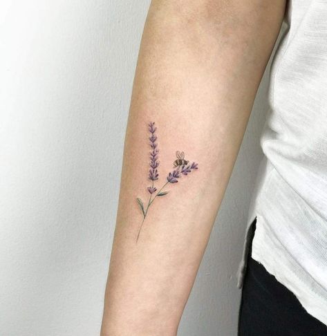 Bee And Flower Tattoo, Bumble Bee Tattoo, Lavender Tattoo, Finger Tattoo For Women, Shape Tattoo, Beautiful Flower Tattoos, Muster Tattoos, Blossom Tattoo, Bad Tattoos