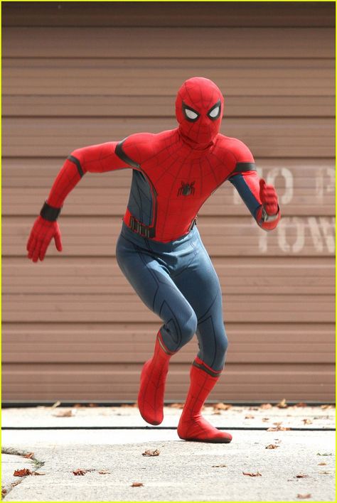 Spiderman Full Body Photo, Spiderman Full Body, Homecoming Suits, Figure Studies, Peter Parker Spiderman, Superhero Costumes, Full Body Costumes, Spiderman Costume, Karakter Marvel