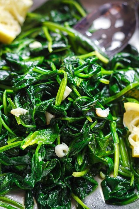 Garlic Butter Sauteed Spinach - A super easy and healthy recipe for a side everyone will love. Stir Fry Spinach, Swiss Chard Recipes Easy, Fried Spinach, Thanksgiving Food Sides, Chard Recipes, Spinach Recipe, Thanksgiving Recipes Side Dishes, Sauteed Spinach, Spinach Recipes