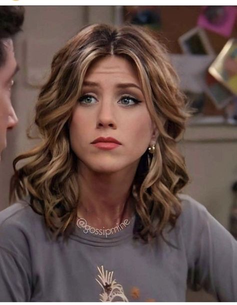 Jennifer Aniston Short Hair, Jennifer Aniston Hair Color, Reference Face, Friends Pictures, Jennifer Aniston Hair, Ross Geller, Joey Tribbiani, Monica Geller, Love Friends