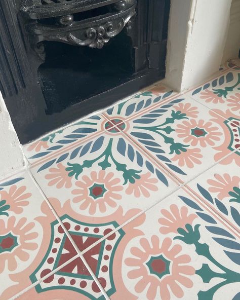 The third and final fireplace tiles (swipe to see previous attempts) When we first moved in the main bedroom fireplace didn’t have a hearth so I set about tiling it with some blue sunflower tiles. I instantly realised that it looked awful so after a few months I made Dan change them to the pink floral tiles… …but they still didn’t feel ‘right’ so now we have a Victorian black & white mosaic tile. They are classic but sometimes classic is best! (It’s been 5 years since we moved in and I a... White Tile Fireplace, Victorian Fireplace Tiles, White Mosaic Tile, Fireplace Tiles, Blue Sunflower, Tile Fireplace, Victorian Fireplace, White Mosaic, Bedroom Fireplace