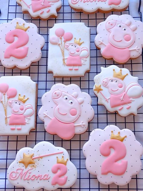 Fairy Peppa Pig Party Ideas, Peppa 2nd Birthday, Peppa Pig Birthday Party Pastel, Peppa Pig Biscuits, Peppa Pig Birthday Cookies, Peppa Pig Sugar Cookies, Peppa Pig Cookies Birthday Parties, Peppa Birthday Party Ideas, Peppa Pig Dessert Table