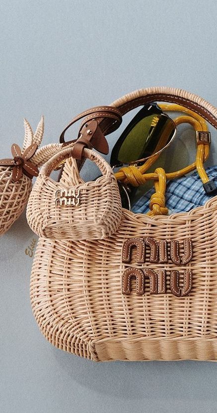 Miu Miu Summer, Basket Weaving Patterns, Summer Camp Crafts, Wooden Bag, Berry Baskets, Crochet Boots, Miu Miu Bag, Women's Bags By Shape, What In My Bag