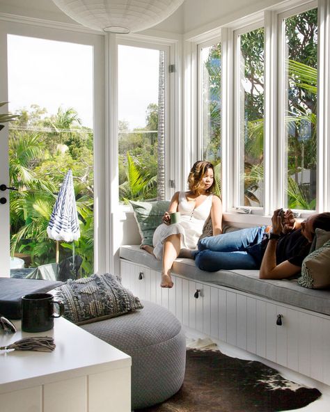 Tropical Treat — A sunroom is a place that lets nature in through vast windows and blurs the lines between indoors and out. It’s a spot to enjoy the sun’s light, whether reading, gathering for a meal, or having a really good nap.  Now you can sit back, relax, and be inspired by the 40+ best and most popular sunroom ideas photos so far in 2020. Small Sunroom Furniture, Small Conservatory Ideas, Small Conservatory, Built In Daybed, Sunroom Windows, Bay Cottage, Small Sunroom, Four Seasons Room, Sunroom Furniture