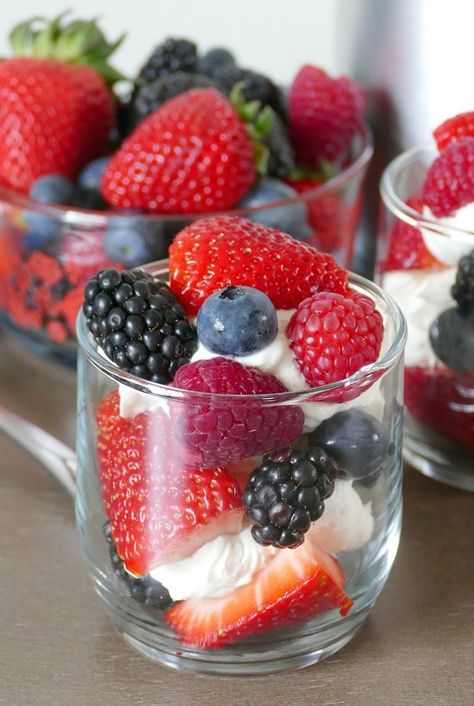 Berries And Cream Recipe, Using Blueberries, Mascarpone Cream Recipe, Cream Puff Recipe, Patriotic Desserts, Mascarpone Cream, American Desserts, Bake Recipes, Baked Fruit