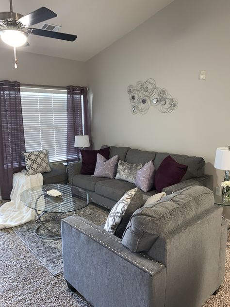 Purple Apartment Decor, Purple Apartment, Girl Apartment Decor, Cute Living Room, Apartment Decorating Living, Decor Ideas Bedroom, Living Room Decor Gray, Luxury Room Bedroom, First Apartment Decorating