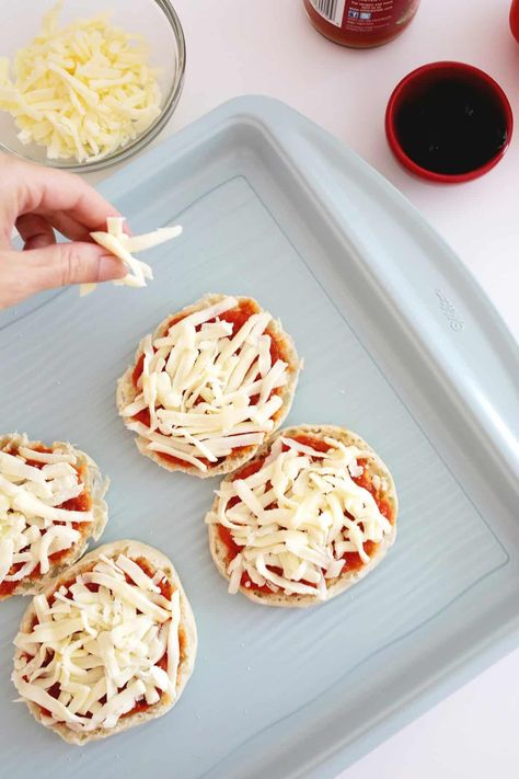 Snowman English Muffin Pizza - Snowman Pizza, Personal Pizzas, English Muffin Pizza, Winter Snack, Fun Dinner, Personal Pizza, Orange Peppers, Cheese Crackers, English Muffin