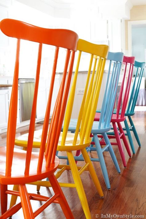 Furniture-Makeover-ideas Painted Wood Chairs, Spray Paint Wood, Best Spray Paint, Wooden Chairs, Painted Chairs, Colorful Chairs, Own Style, Paint Furniture, Diy Home Decor Projects