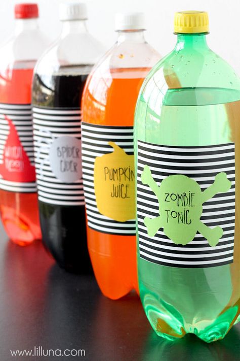 FREE Hallowen Soda Pop Labels - download on { lilluna.com } Halloween Bottle Labels, Pumpkin Juice, Halloween Potion Bottles, Easy Halloween Party, Hallowen Ideas, Halloween Printables Free, Halloween Bottles, Halloween Party Ideas, Halloween Labels