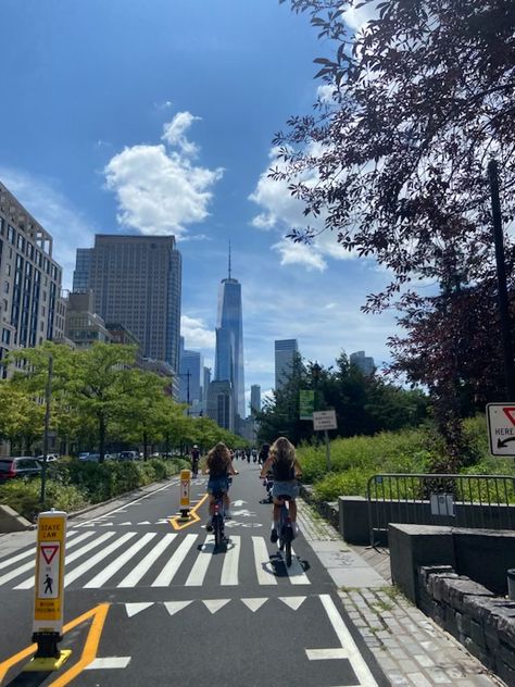 #NYC #NewYorkCity #CitiBike #Biking #Bike #Friends #Girls Biking In Nyc, Biking In The City, Bike Friends, City Summer Outfits, Nyc Tours, City Summer, Nyc Aesthetic, Bike Lane, City Pictures