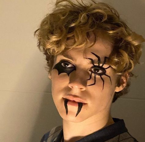 Easy Boys Halloween Makeup, Halloween Easy Makeup Men, Easy Clown Makeup For Men, Halloween Face Paint Ideas Men, Simple Halloween Makeup For Men, Make Up Halloween Uomo, Cool Halloween Makeup Men, Boy Makeup Halloween, Face Paint Halloween Easy