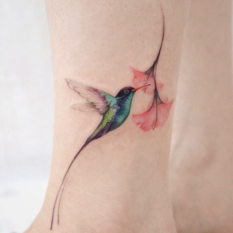 Here Are 70 Painting-Like Tattoos By This Artist Hummingbird Tattoo Watercolor, Hummingbird Tattoo Meaning, Hummingbird Flower Tattoos, Small Hummingbird Tattoo, Hummingbird Tattoos, Tiny Bird Tattoos, Bird Tattoos For Women, Ribbon Tattoos, Bird Tattoos