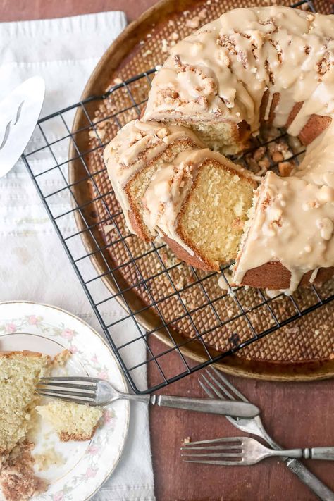 Caramel Crunch Cake - Brown Sugar Food Blog Crunch Pound Cake, Caramel Crunch Cake, Toffee Pecans, Buttermilk Cookies, Moist Pound Cake, Cookie Crunch, Caramel Drizzle, Caramel Crunch, Buttery Shortbread Cookies